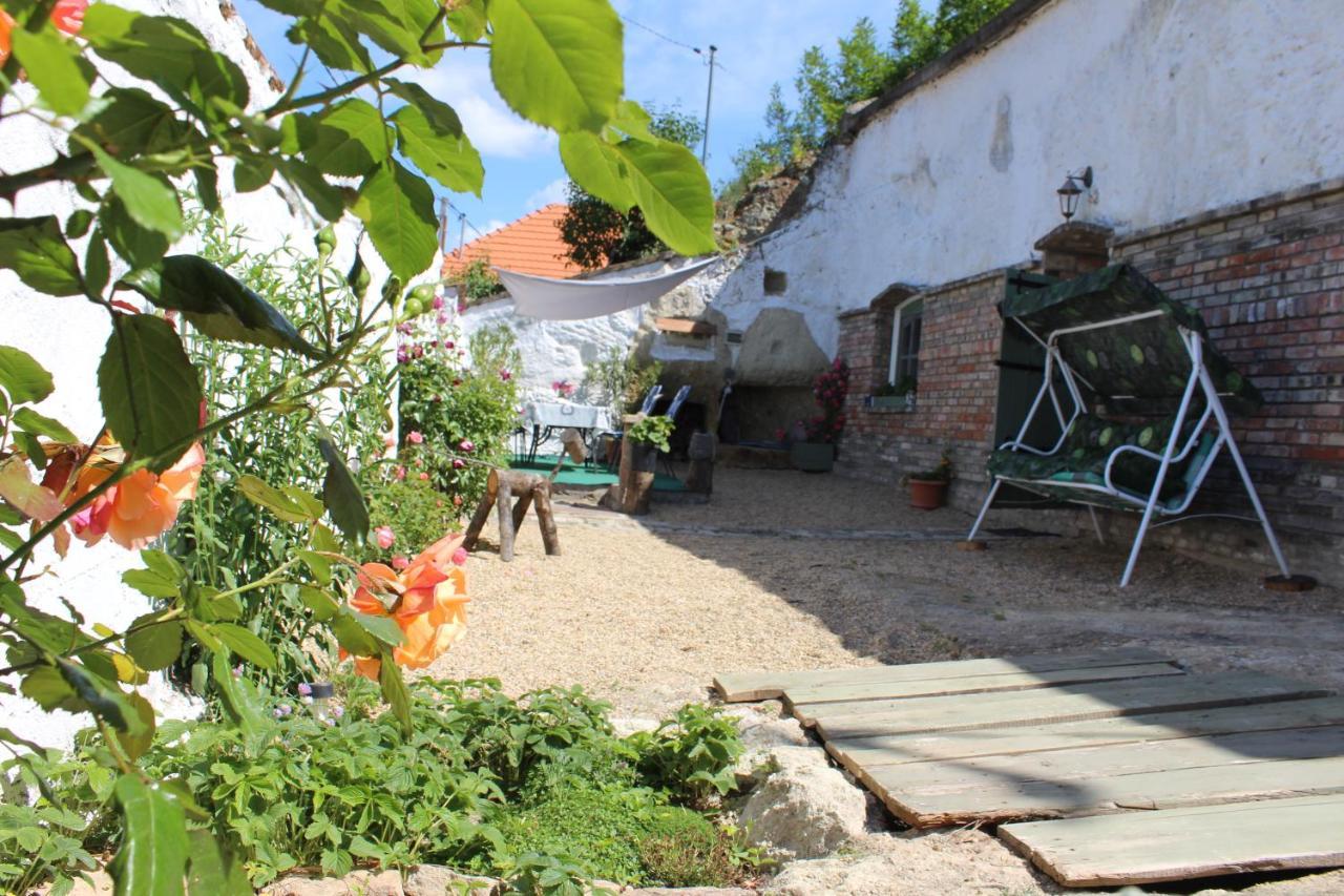 Kakukkfu Barlang-Vendeghaz Vila Noszvaj Exterior foto